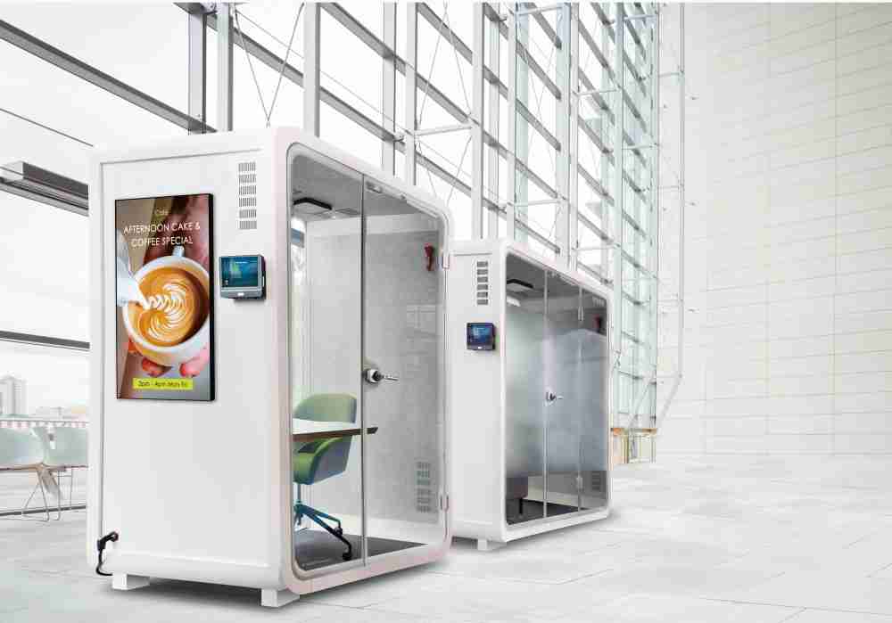 优游UB8子公司达擎之智慧行动办公舱，，，，采用PDLC智能调光玻璃设计，，透过通电与断电的电流切换，，，呈现透明与雾面效果，，，，具节能降耗特性并兼顾隐私，，确保信息安全